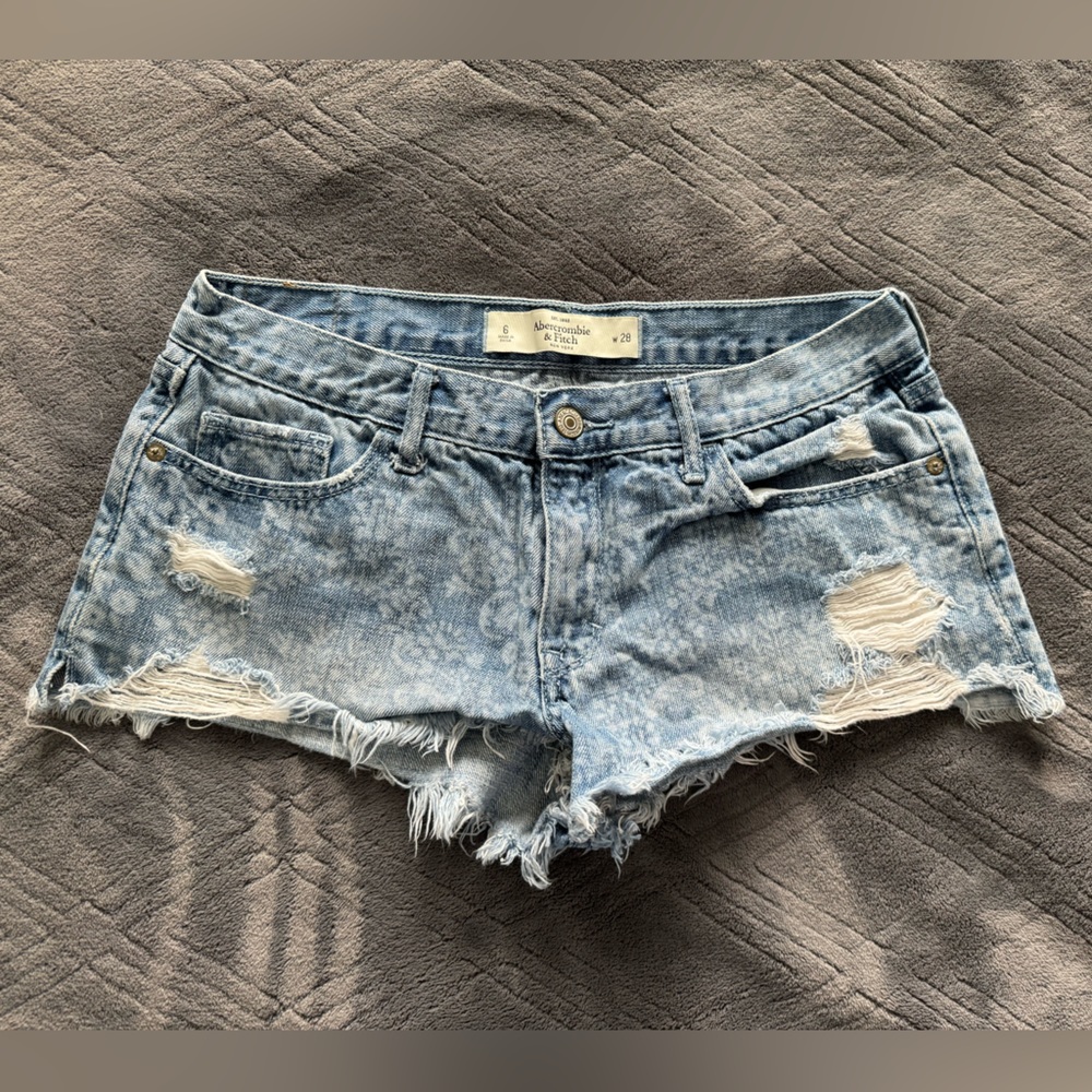 Patterned Abercrombie and Fitch Jean Shorts low rise